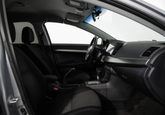 Подержанный автомобиль Mitsubishi Lancer Sedan 2012 года (19 фото)