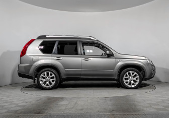 Подержанный автомобиль Nissan X-Trail 2012 года (4 фото)