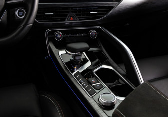 Подержанный автомобиль Geely Tugella 2024 года (16 фото)