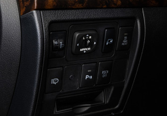 Подержанный автомобиль Toyota Land Cruiser Suv 2008 года (20 фото)