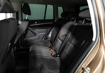 Подержанный автомобиль Volkswagen Tiguan 2015 года (10 фото)