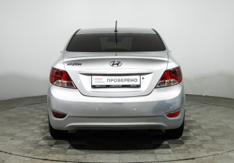 Подержанный автомобиль Hyundai Solaris Sedan 2012 года (6 фото)