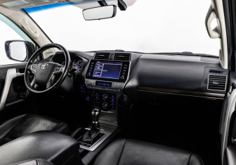 Подержанный автомобиль Toyota Land Cruiser Prado 2021 года (11 фото)