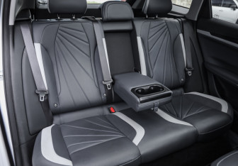 Подержанный автомобиль Geely Atlas 2024 года (33 фото)