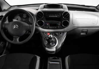 Подержанный автомобиль Citroen Berlingo 2013 года (13 фото)