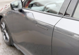 Подержанный автомобиль Changan UNI-V 2023 года (9 фото)