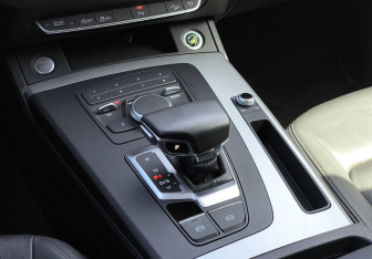 Подержанный автомобиль Audi Q5 2019 года (13 фото)