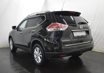 Подержанный автомобиль Nissan X-Trail 2015 года (7 фото)