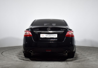 Подержанный автомобиль Nissan Teana 2015 года (6 фото)