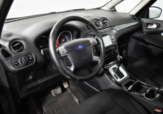 Подержанный автомобиль Ford Galaxy 2013 года (9 фото)