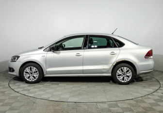 Подержанный автомобиль Volkswagen Polo Sedan 2014 года (8 фото)