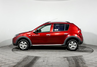 Подержанный автомобиль Renault Sandero 2014 года (8 фото)