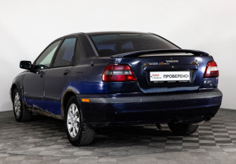 Подержанный автомобиль Volvo S40 2001 года (7 фото)