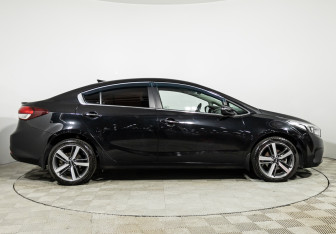 Подержанный автомобиль Kia Cerato Sedan 2017 года (4 фото)