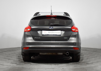 Подержанный автомобиль Ford Focus Hatchback 2018 года (6 фото)