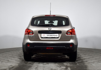 Подержанный автомобиль Nissan Qashqai 2008 года (6 фото)