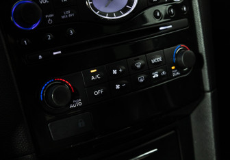 Подержанный автомобиль Infiniti QX70 2013 года (22 фото)