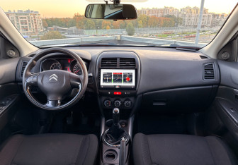 Подержанный автомобиль Citroen C4 Aircross 2012 года (8 фото)
