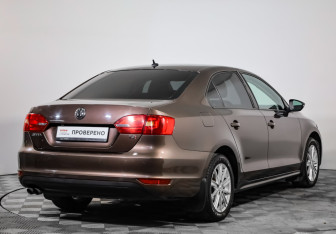 Подержанный автомобиль Volkswagen Jetta Sedan 2014 года (4 фото)