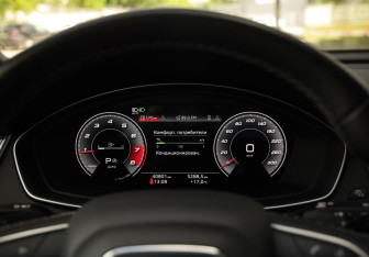 Подержанный автомобиль Audi Q5 2021 года (15 фото)