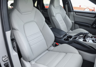 Подержанный автомобиль Porsche Cayenne 2020 года (30 фото)