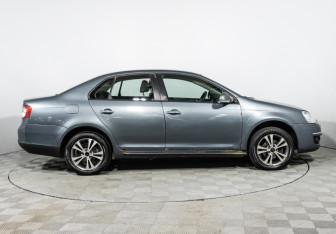 Подержанный автомобиль Volkswagen Jetta Sedan 2009 года (4 фото)