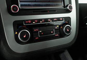 Подержанный автомобиль Volkswagen Scirocco 2011 года (15 фото)