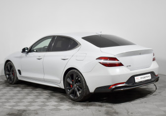 Подержанный автомобиль Genesis G70 2022 года (7 фото)