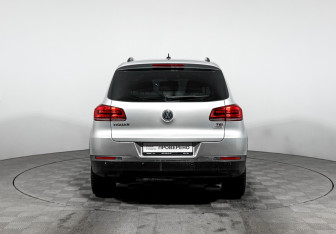Подержанный автомобиль Volkswagen Tiguan 2016 года (6 фото)