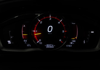 Подержанный автомобиль Volvo XC60 2017 года (23 фото)