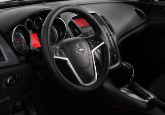 Подержанный автомобиль Opel Astra Hatchback 2012 года (16 фото)