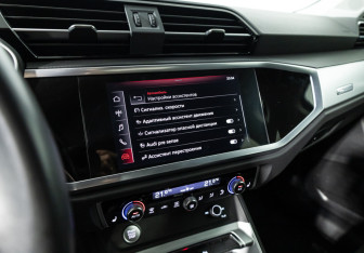 Подержанный автомобиль Audi Q3 2019 года (16 фото)