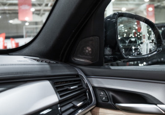 Подержанный автомобиль BMW X6 2018 года (24 фото)