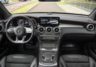 Подержанный автомобиль Mercedes-Benz GLC AMG 2021 года (14 фото)
