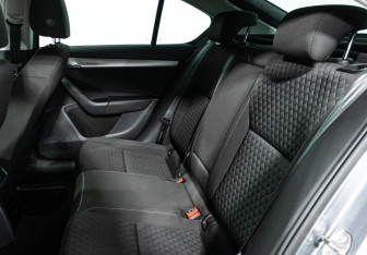 Подержанный автомобиль Skoda Octavia Liftback 2016 года (10 фото)