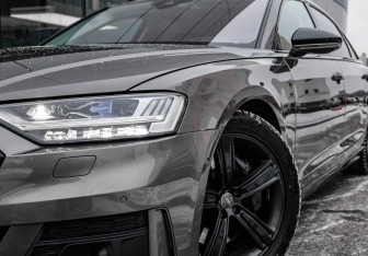 Подержанный автомобиль Audi A8 2019 года (2 фото)