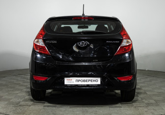 Подержанный автомобиль Hyundai Solaris Hatchback 2011 года (6 фото)