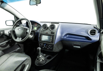 Подержанный автомобиль Ford Fiesta Hatchback 2008 года (9 фото)