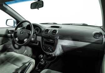 Подержанный автомобиль Chevrolet Lacetti Wagon 2012 года (9 фото)