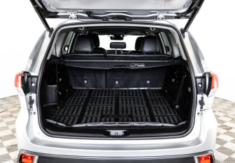 Подержанный автомобиль Toyota Highlander 2019 года (32 фото)