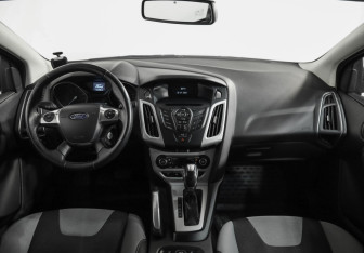 Подержанный автомобиль Ford Focus Sedan 2013 года (10 фото)
