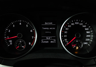 Подержанный автомобиль Volkswagen Golf Hatchback 2010 года (12 фото)