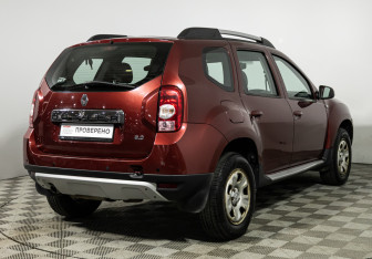 Подержанный автомобиль Renault Duster 2014 года (5 фото)