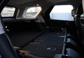 Подержанный автомобиль Land Rover Discovery 2018 года (23 фото)