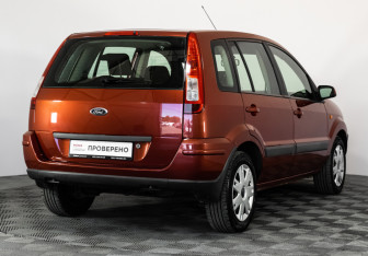 Подержанный автомобиль Ford Fusion 2008 года (5 фото)