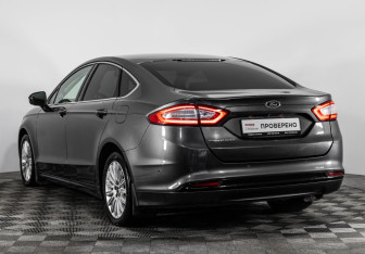 Подержанный автомобиль Ford Mondeo Sedan 2015 года (9 фото)