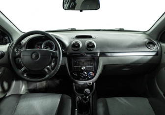 Подержанный автомобиль Chevrolet Lacetti Wagon 2011 года (13 фото)