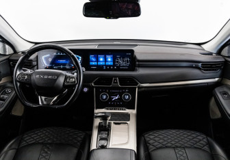 Подержанный автомобиль Exeed TXL 2022 года (10 фото)