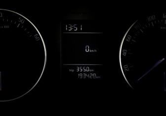 Подержанный автомобиль Skoda Octavia Liftback 2011 года (17 фото)