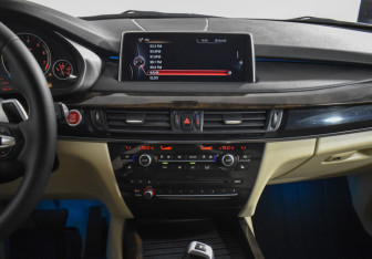 Подержанный автомобиль BMW X5 2014 года (17 фото)